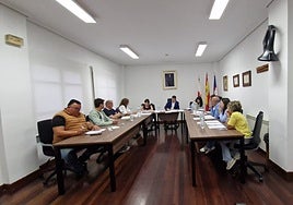 Pleno celebrado el miércoles en el Ayuntamiento de Val de San Vicente, en Pesués.