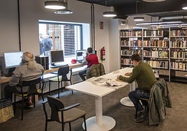La biblioteca municipal de la calle Gravina, durante su inauguración tras la reforma que finalizó en 2025.