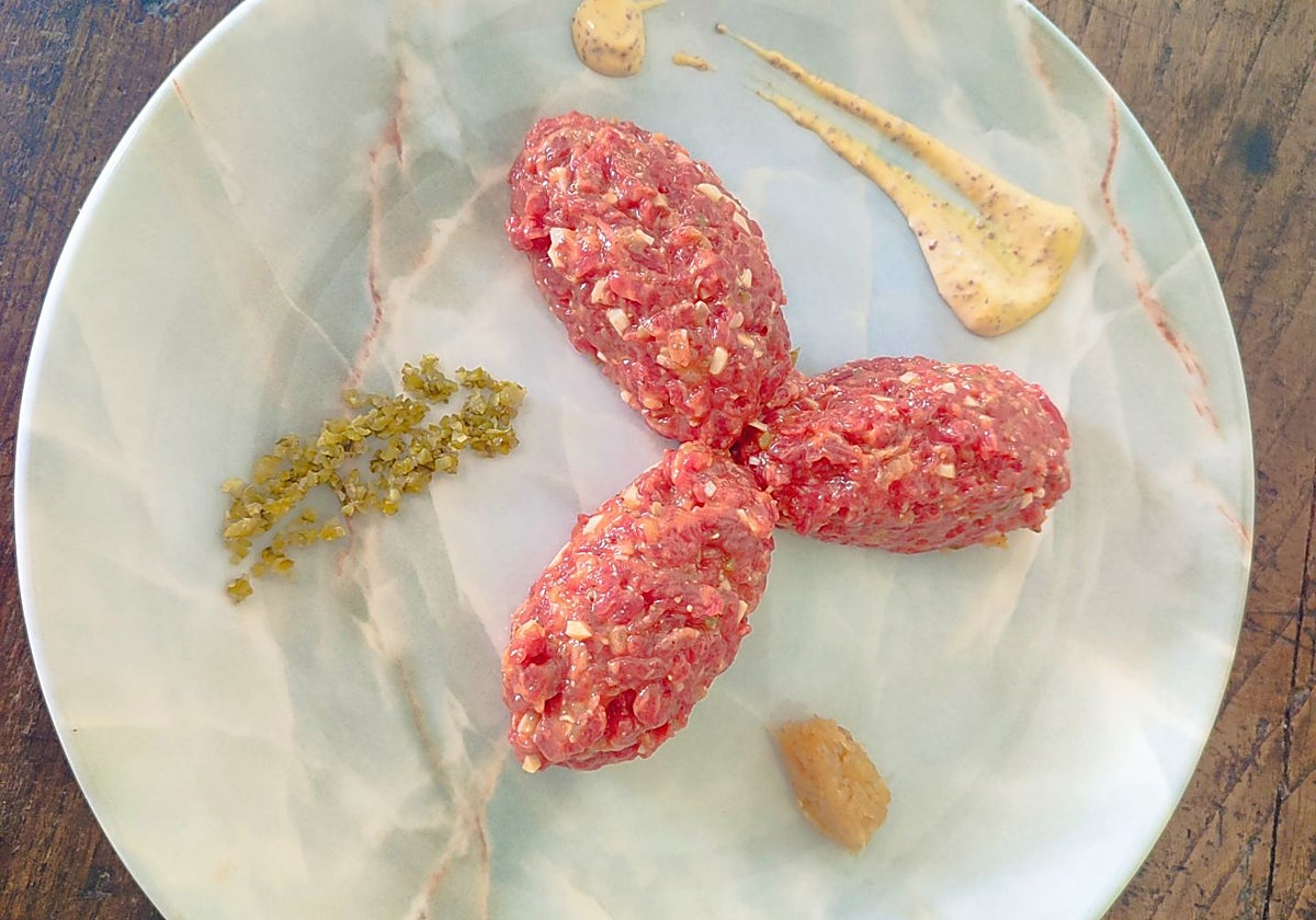 Un steak tartar bien hecho, con toda la elegancia.