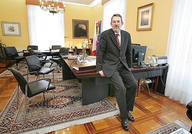 Imagen de archivo de Ibáñez, en el despacho que ocupó en la Delegación del Gobierno.