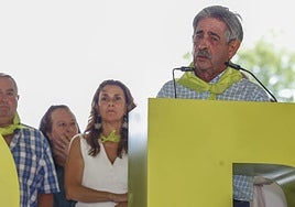 Revilla, en Arenas de Iguña, durante la última fiesta del PRC.
