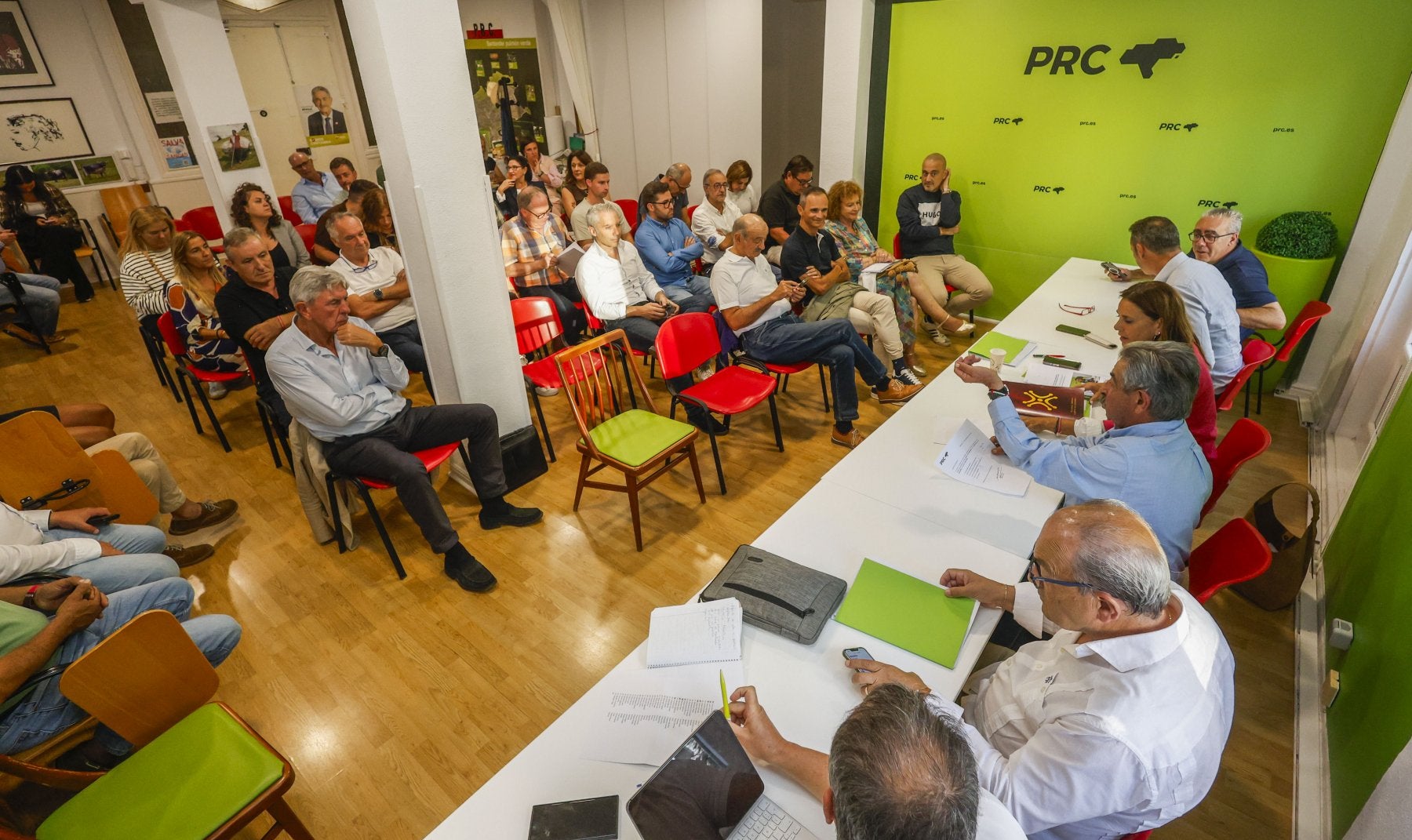 Miguel Ángel Revilla interviene durante la Ejecutiva celebrada ayer en la sede del PRC de Santander.