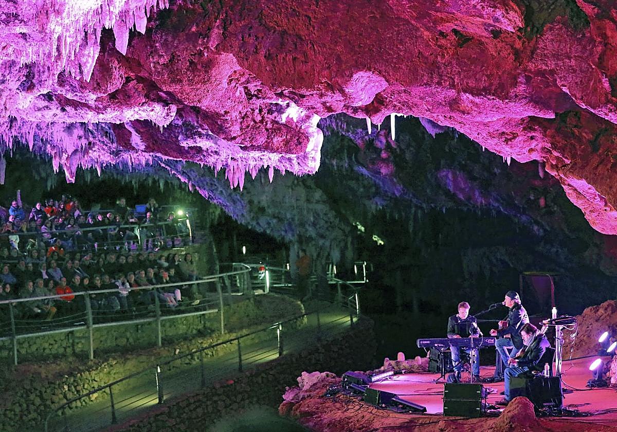 Actuación de Los Secretos en 2019