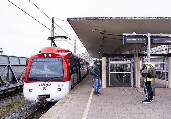 El PRC dice que la constructora CAF ya da por hecho que los trenes de Cercanías no llegarán en 2026