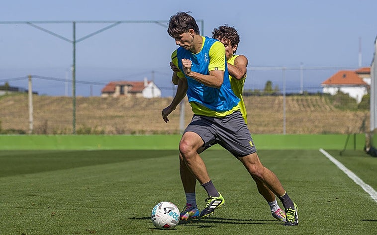 Facu durante el entrenamiento de esta mañana en las Instalaciones Nando Yosu.