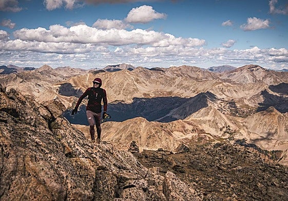 Kilisn, durante la 8 etapa de su travesía, en las montañas Sangre de Cristo en el estado de Colorado, EE.UU.