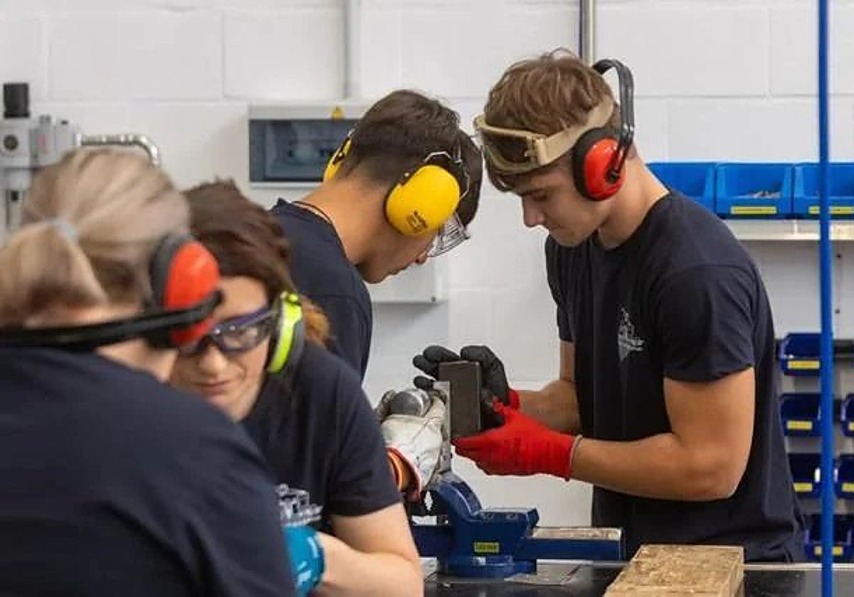 Alumnos de Formación Profesional en el aula.
