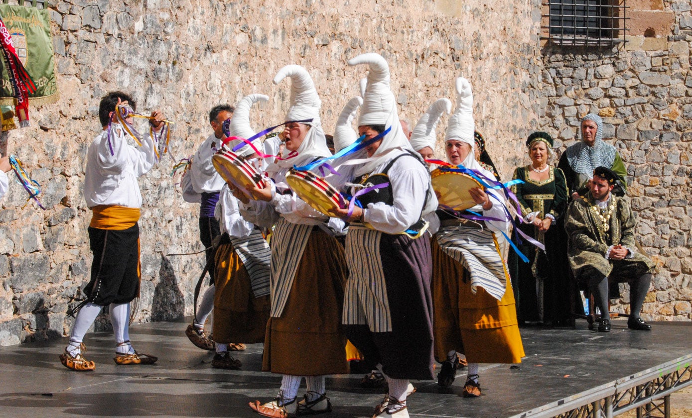 Representación de la primera llegada de Carlos I a Cantabria.