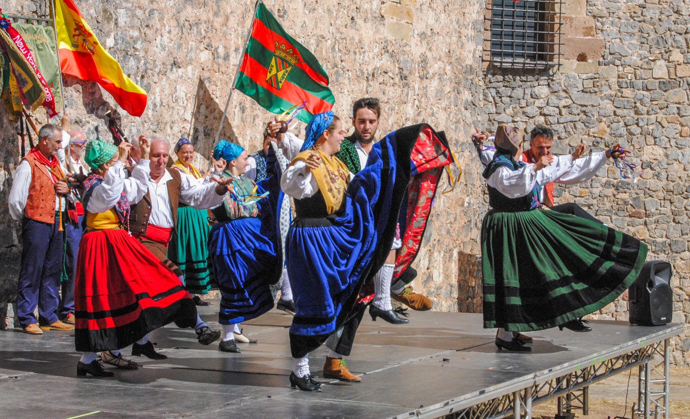 Grupo de Danzas Virgen de las Nieves de Tanos.