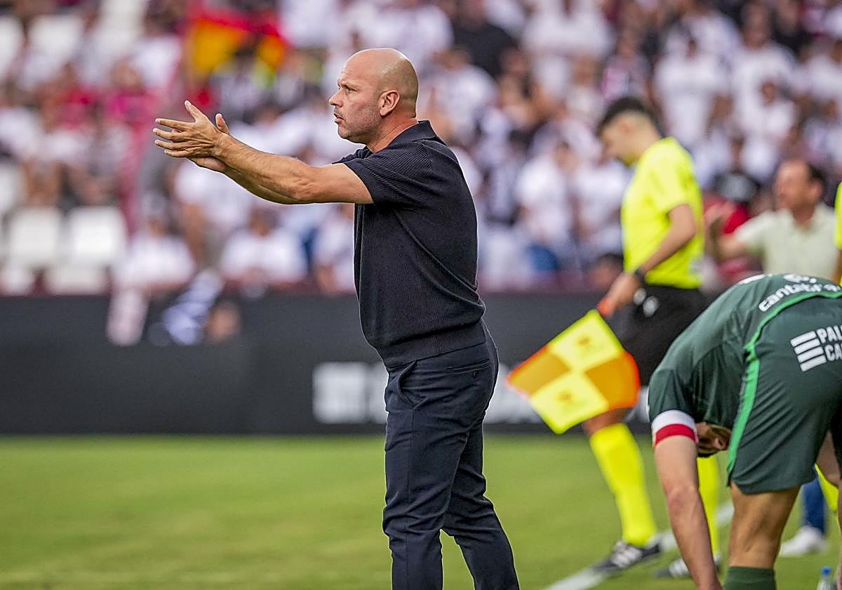 José Alberto, en el banquillo del Carlos Belmonte.