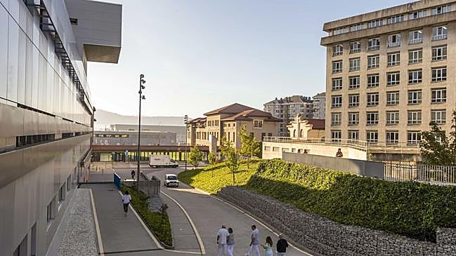 Imagen después - El búnker de la protonterapia de Valdecilla avanza con el hormigonado de las paredes