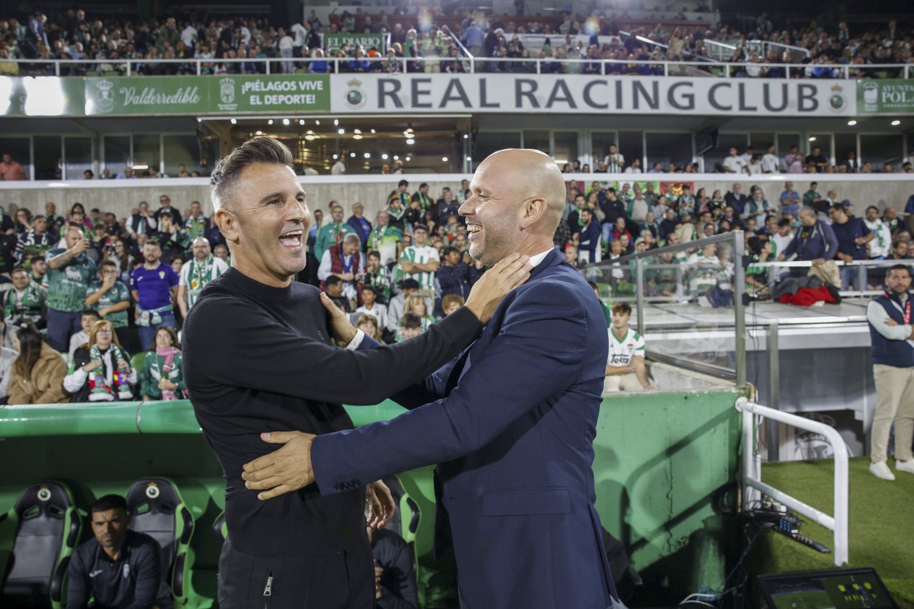 Paisanos. Iván Ania y José Alberto se saludan en El Sardinero la temporada pasada.