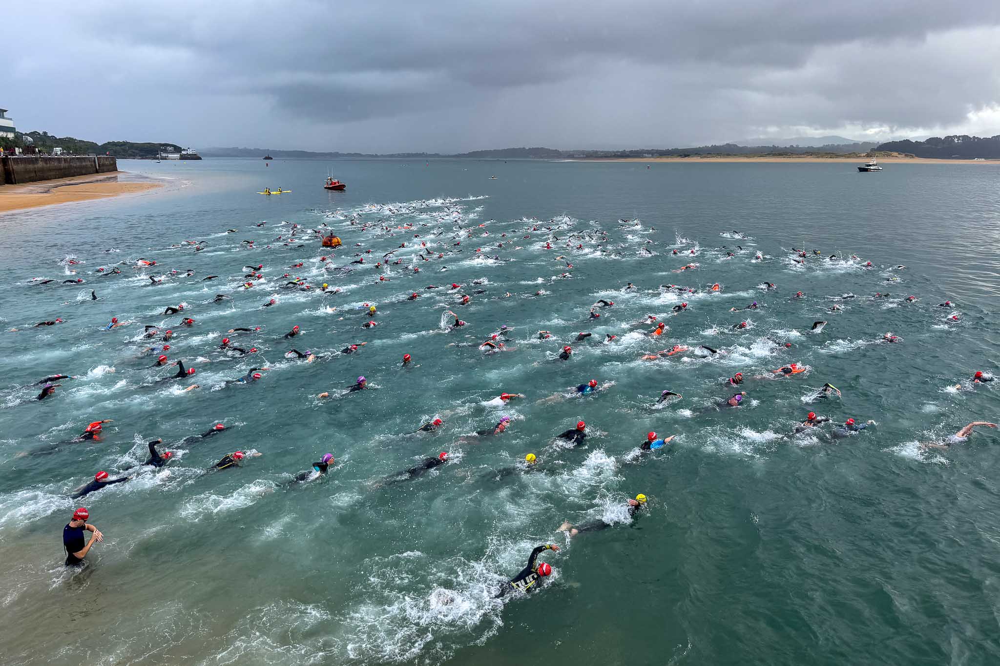 Los participantes, en plena travesía.