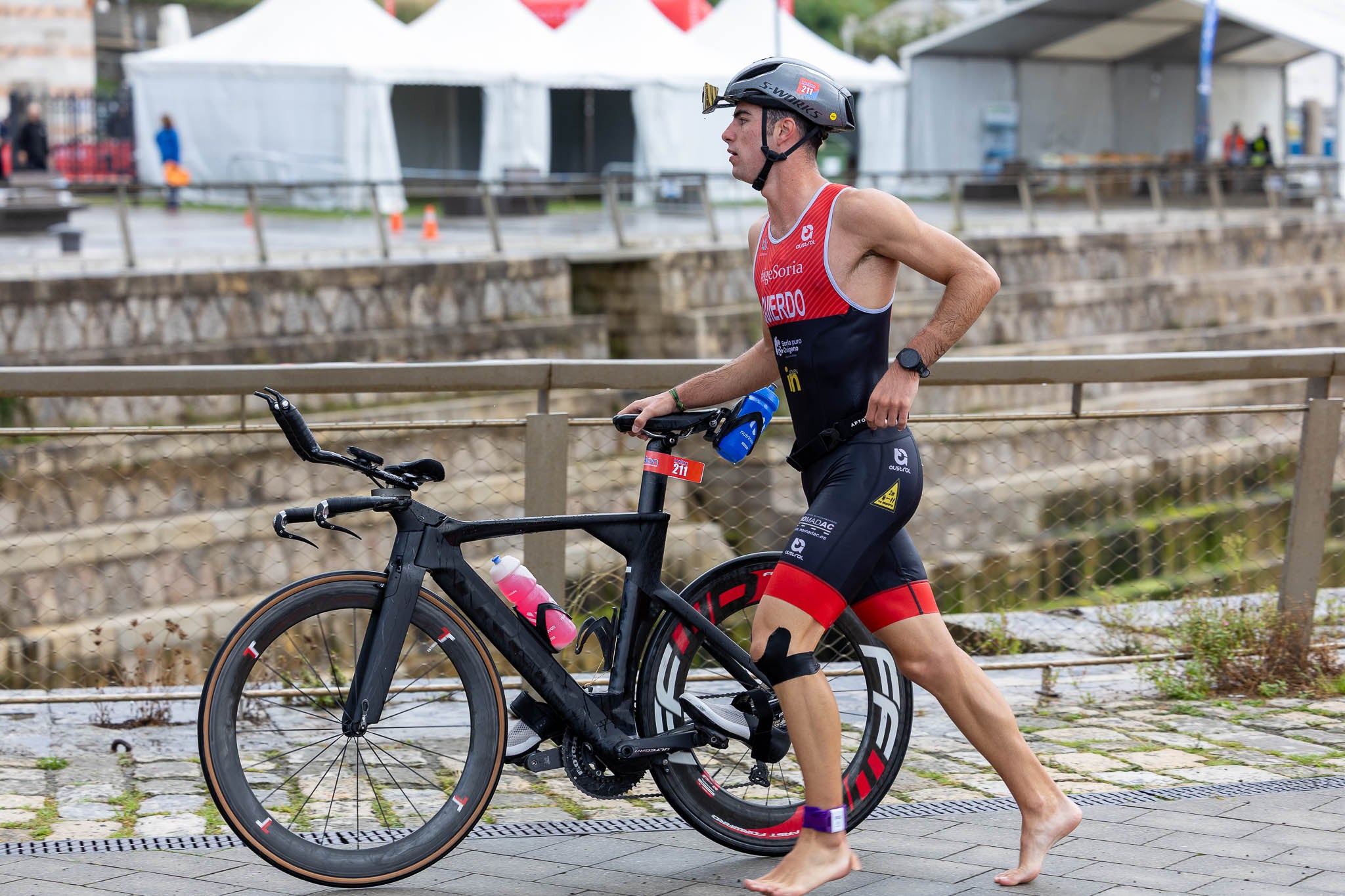 Tras el agua, la bicicleta.