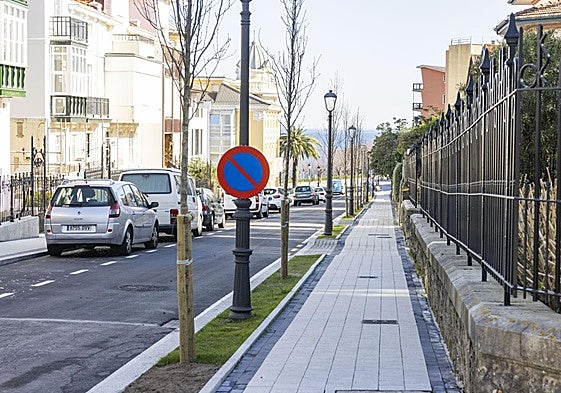 Zona de la calle Luis Martínez que ya ha sido renovada. Las obras nuevas afrontarán el resto de la calle