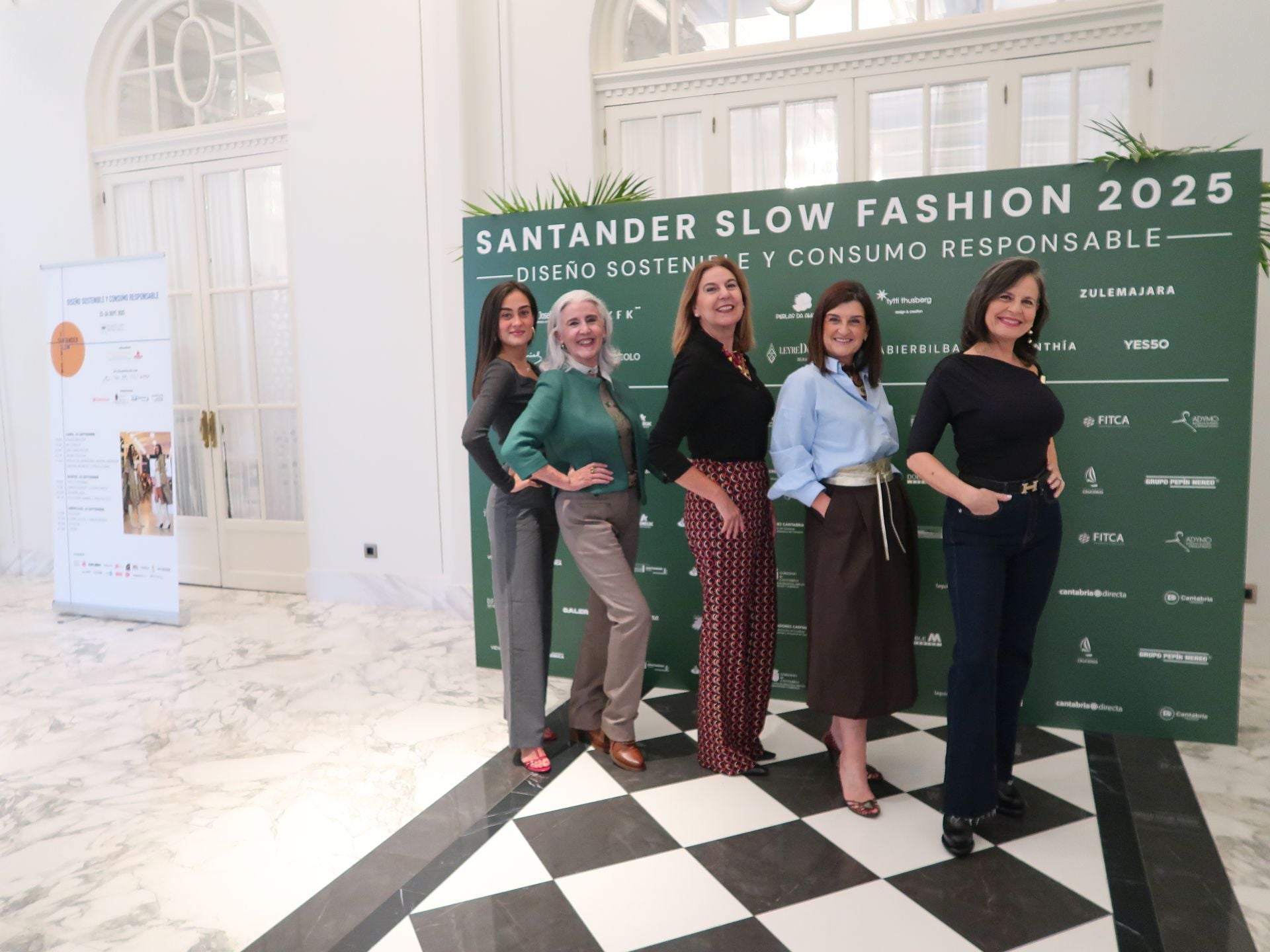 María Casado, Raquel Cuadrillero, Silvia Cuadrillero, Marta Fernández y María Luz Cruz.