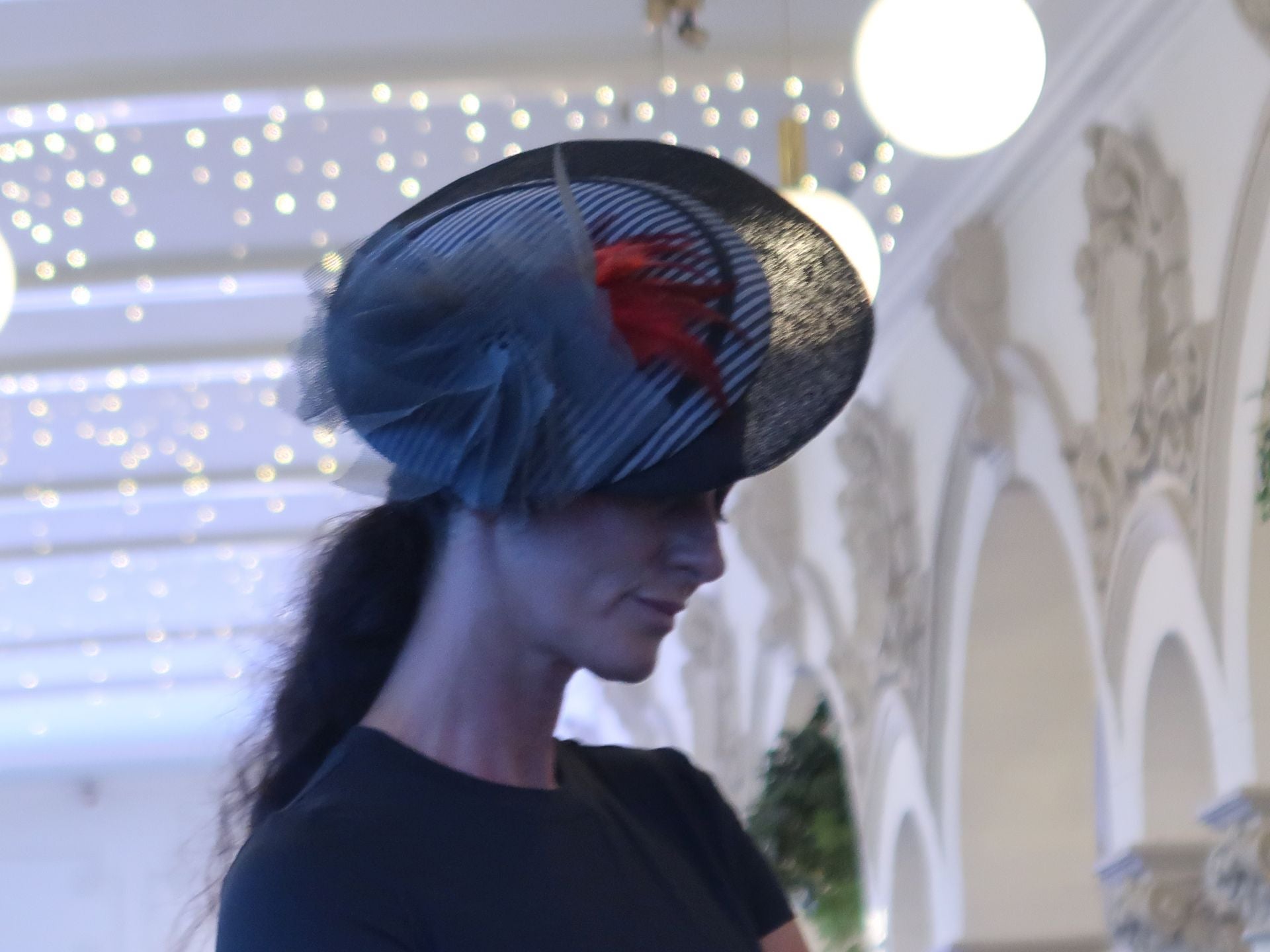 Katia Bolado, con un tocado de María José Pereda de Castro para su firma 'My Josefin'.