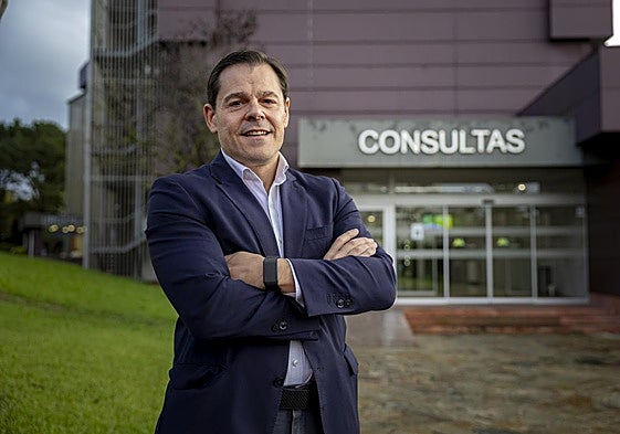 El director gerente de Mutua Montañesa, Alberto Martínez Lebeña, ayer en el Hospital.