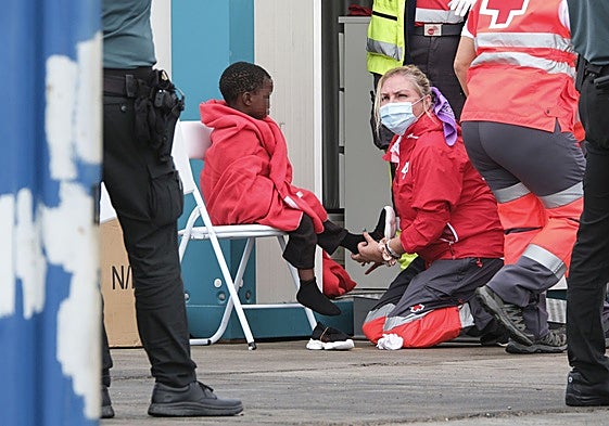 Un grupo de menores migrantes atendidos por Cruz Roja en Tenerife.
