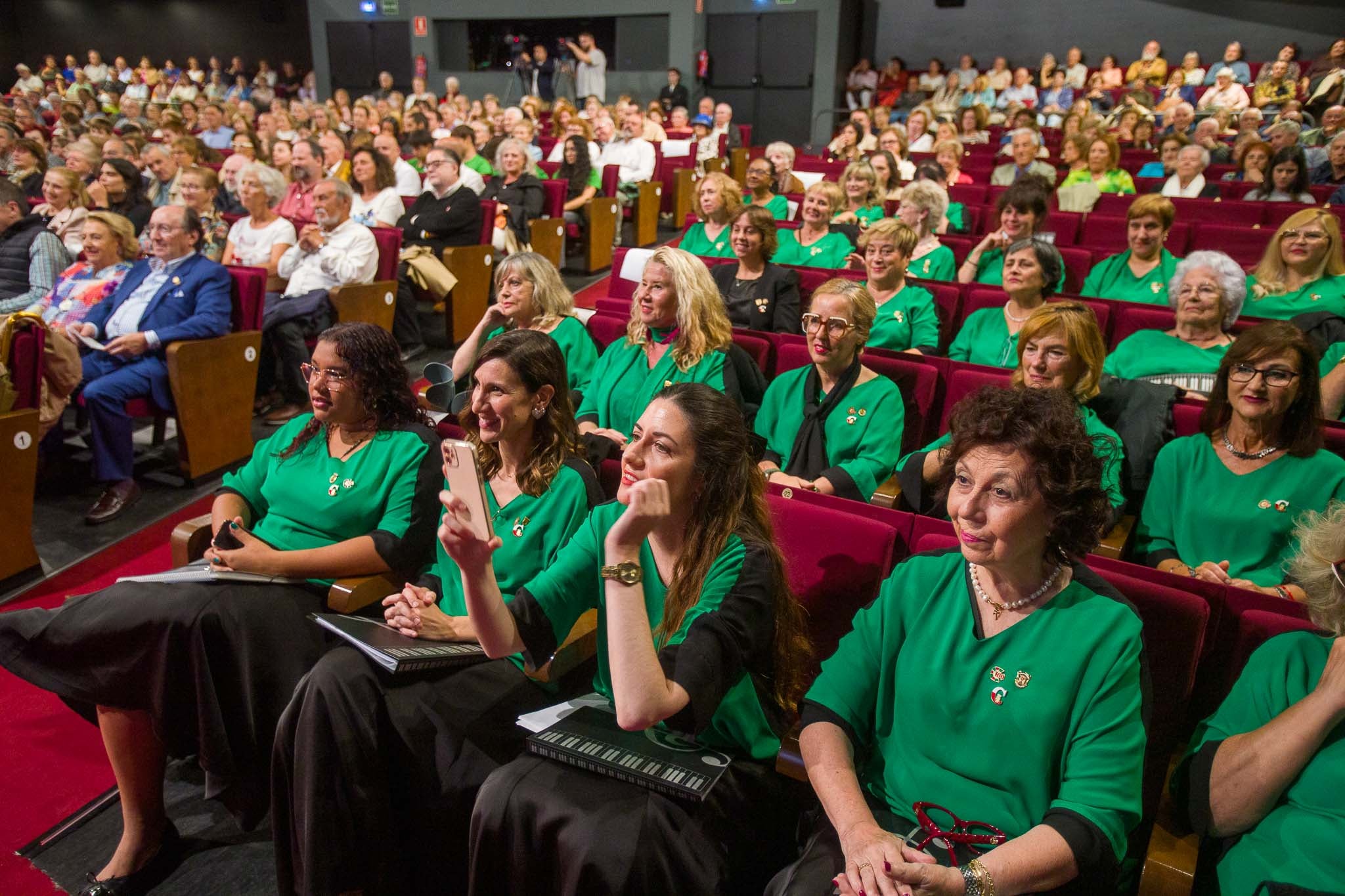 El acto tuvo lugar en el Teatro Municipal Concha Espina y estuvo cargado de emoción.