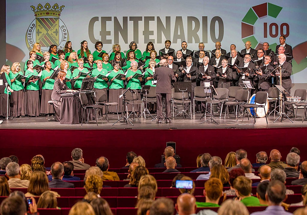 La Sociedad Coral durante una de sus interpretaciones de este martes.