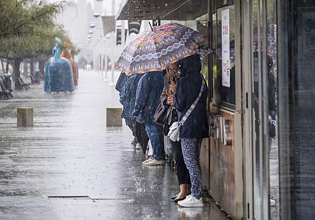 Los aguaceros fueron intermitentes en Santander.