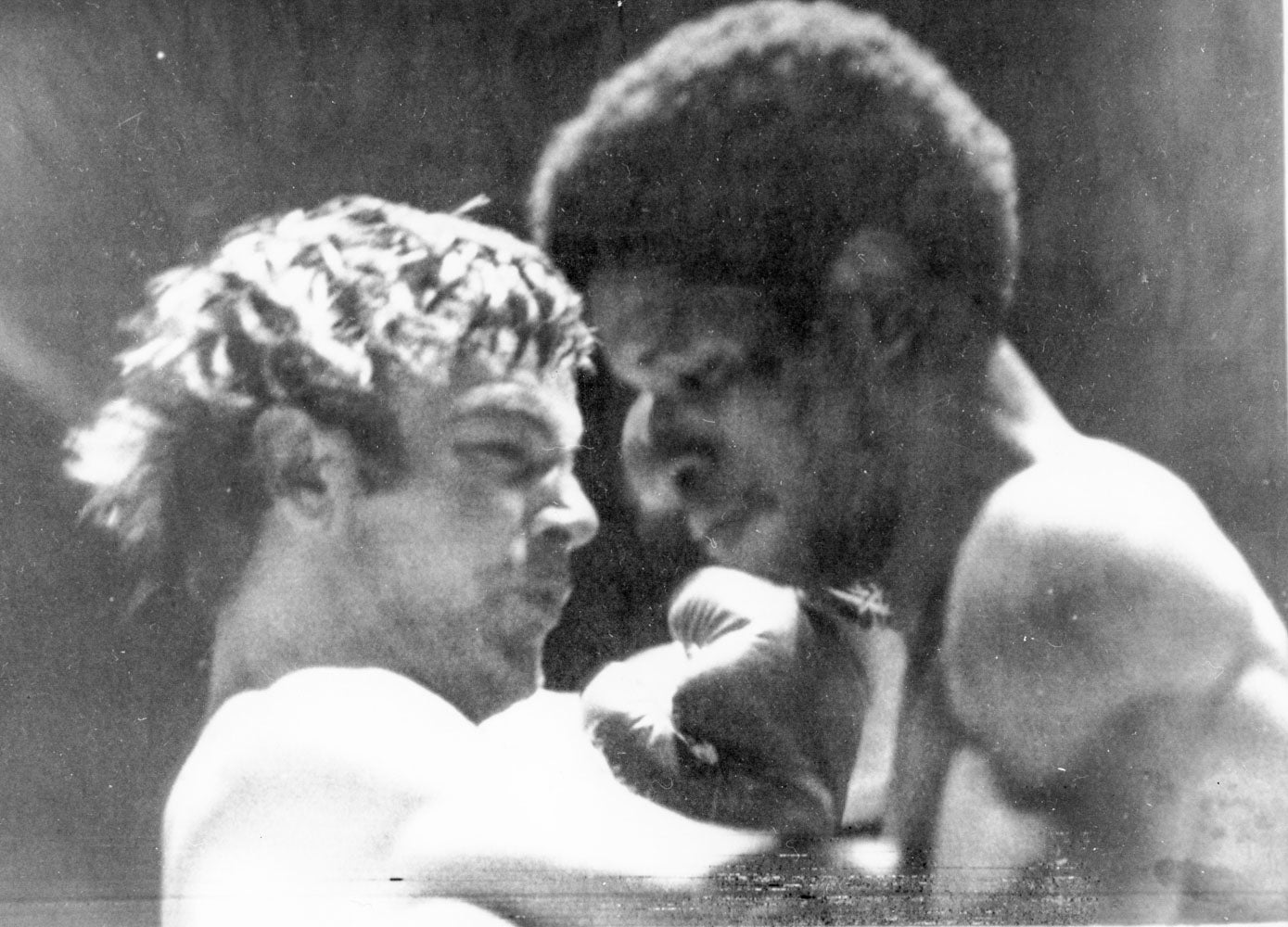 Un instante de la pelea por el campeonato del mundo, celebrada en 1977 en Torrelavega.