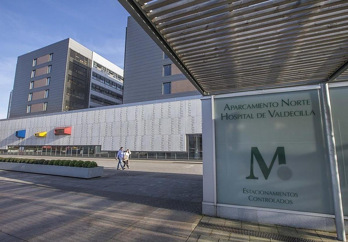 Acceso peatonal al parking de Valdecilla Norte.