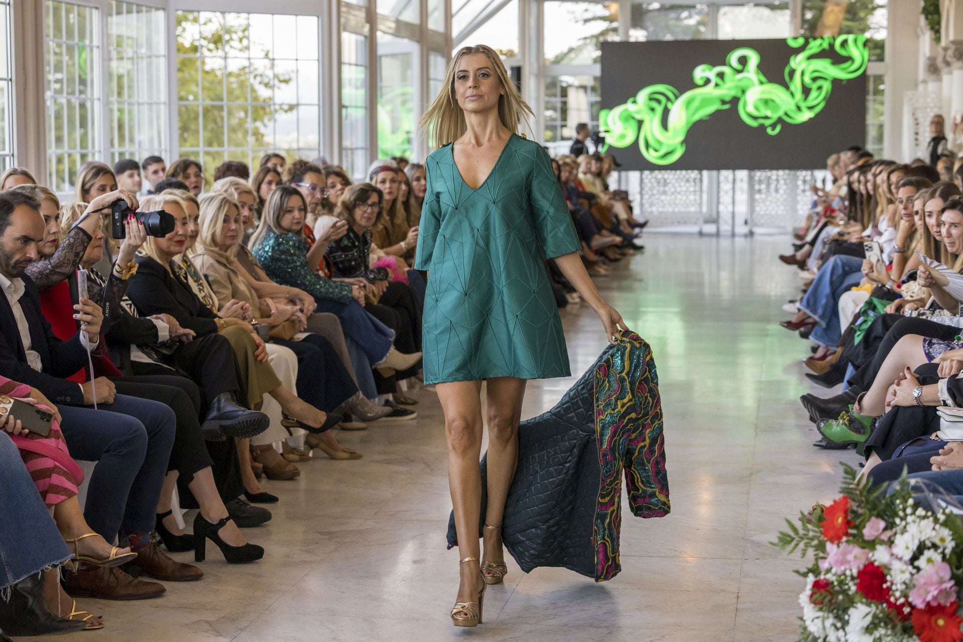 Vanessa Martínez, con otra de las propuestas de Paula Alegría de su colección 'Equilibrium'.