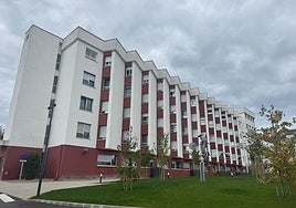 Edificio del Centro de Atención a la Dependencia de Laredo en el que se ha detectado el brote.