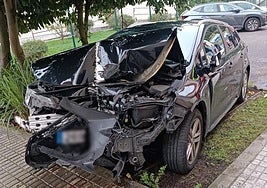 Estado en el que quedó el coche de la mujer accidentada.
