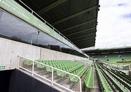 Grada oeste de los Campos de Sport.