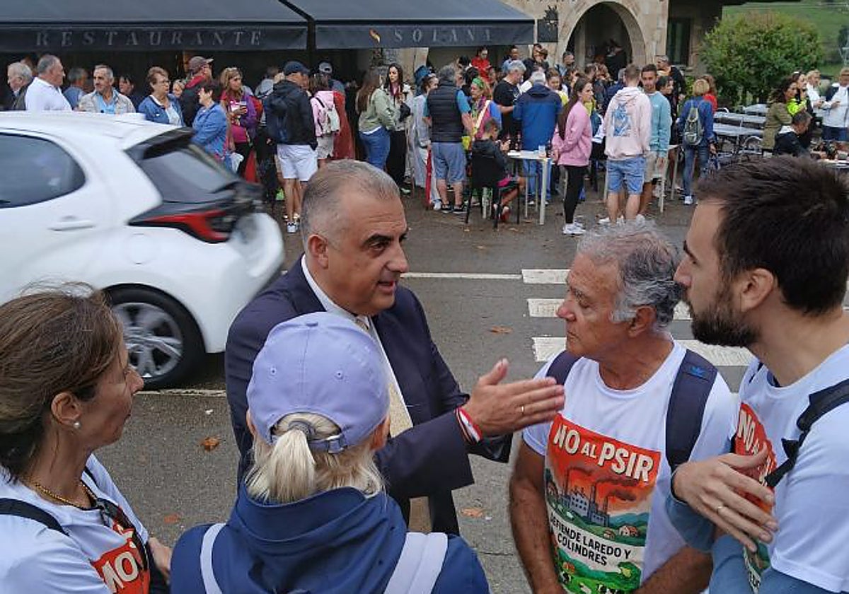 El consejero Roberto Media conversó con los afectados en la Bien Aparecida.