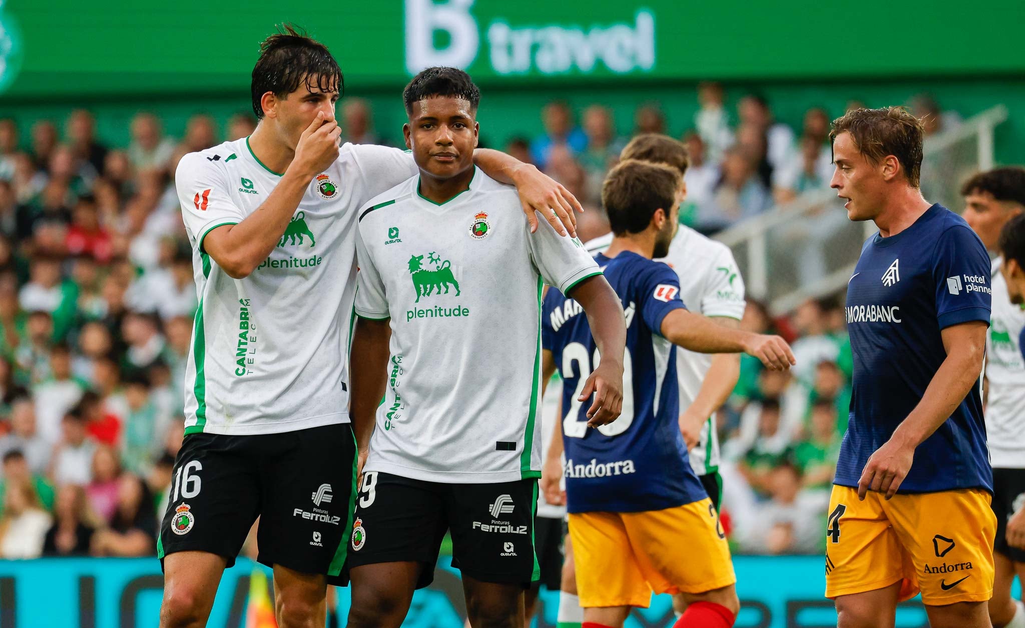 Facu charla con Jeremy y se cubre la boca