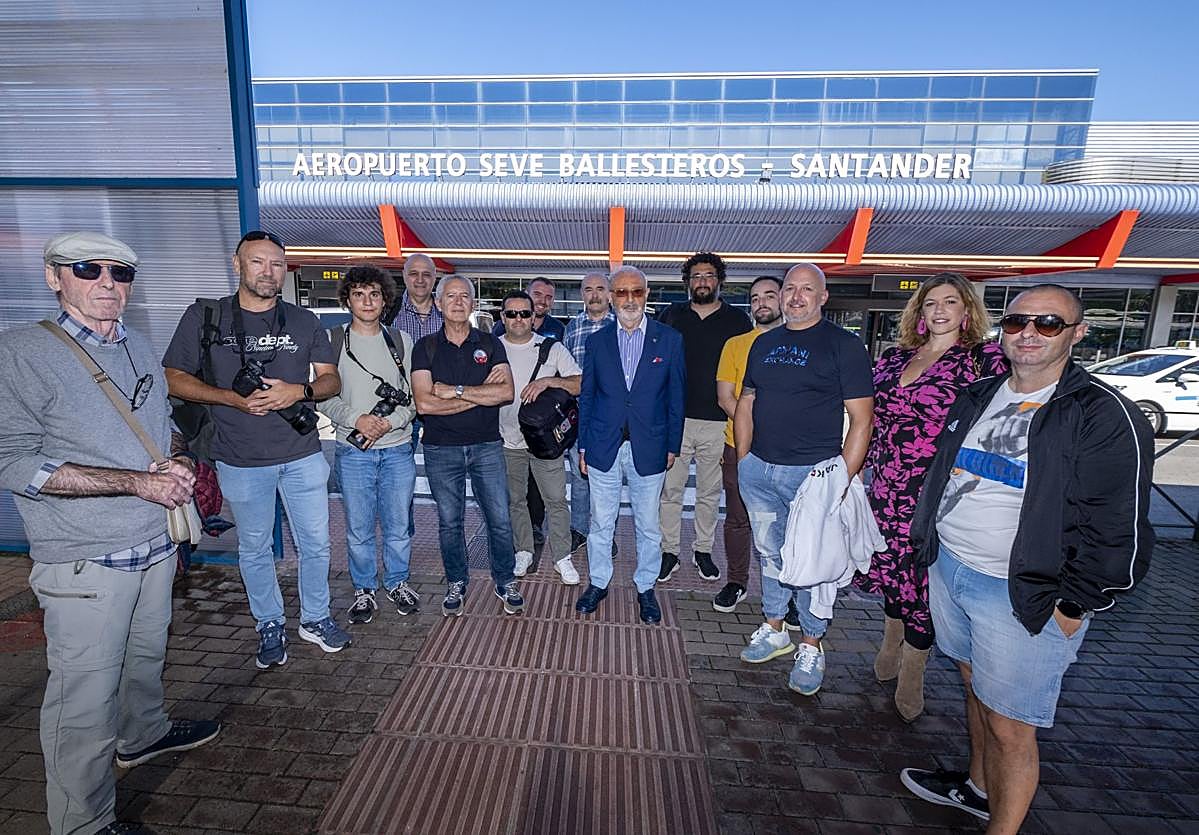 En 2025. Arturo Allende, Daniel Pérez, Víctor Rodríguez, Benito Carriles, Pedro Diego, Alberto Montes, Iñaki de Dios, Manuel Diego, Juan Luis Alonso, David Mazón, Fer Castro, Ángel Zorrilla, Verónica Tazón y Miky Collantes, miembros del grupo (varios de los 'spotters', con su cámara).