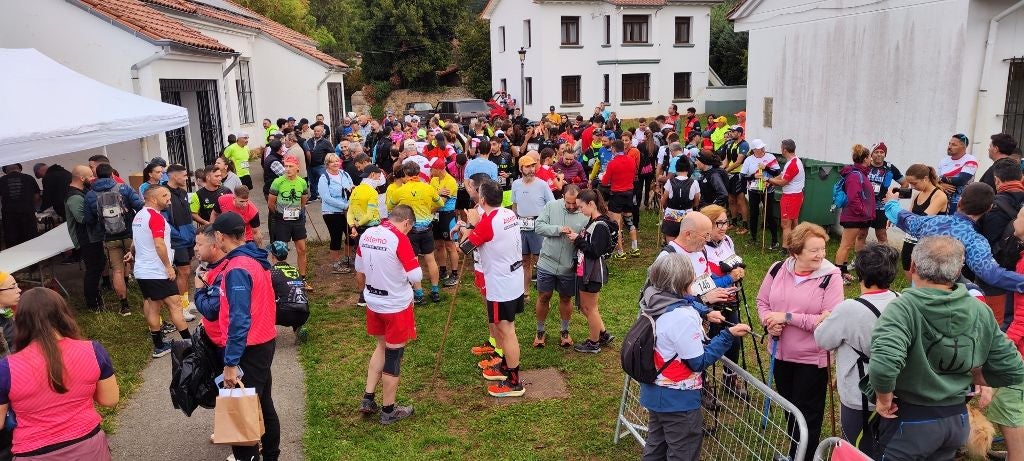 La mañana era fría en Silió, pero muchos fueron los participantes en la prueba.