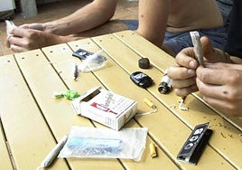 La memoria de la Fiscalía advierte del elevado consumo de drogas blandas entre los menores de la región.