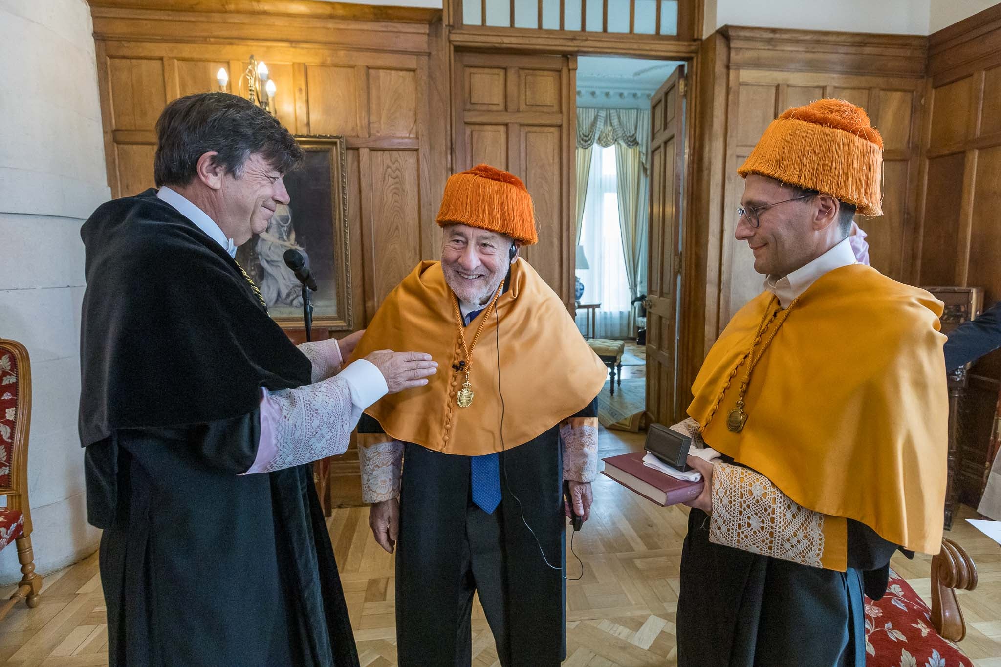 Andradas, Stiglitz y Carlos Manuel Gradín, catedrático de Economía Aplicada en la Universidad de Vigo, responsable de la laudatio.
