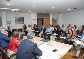 Un momento de la asamblea celebrada en San Vicente de la Barquera.