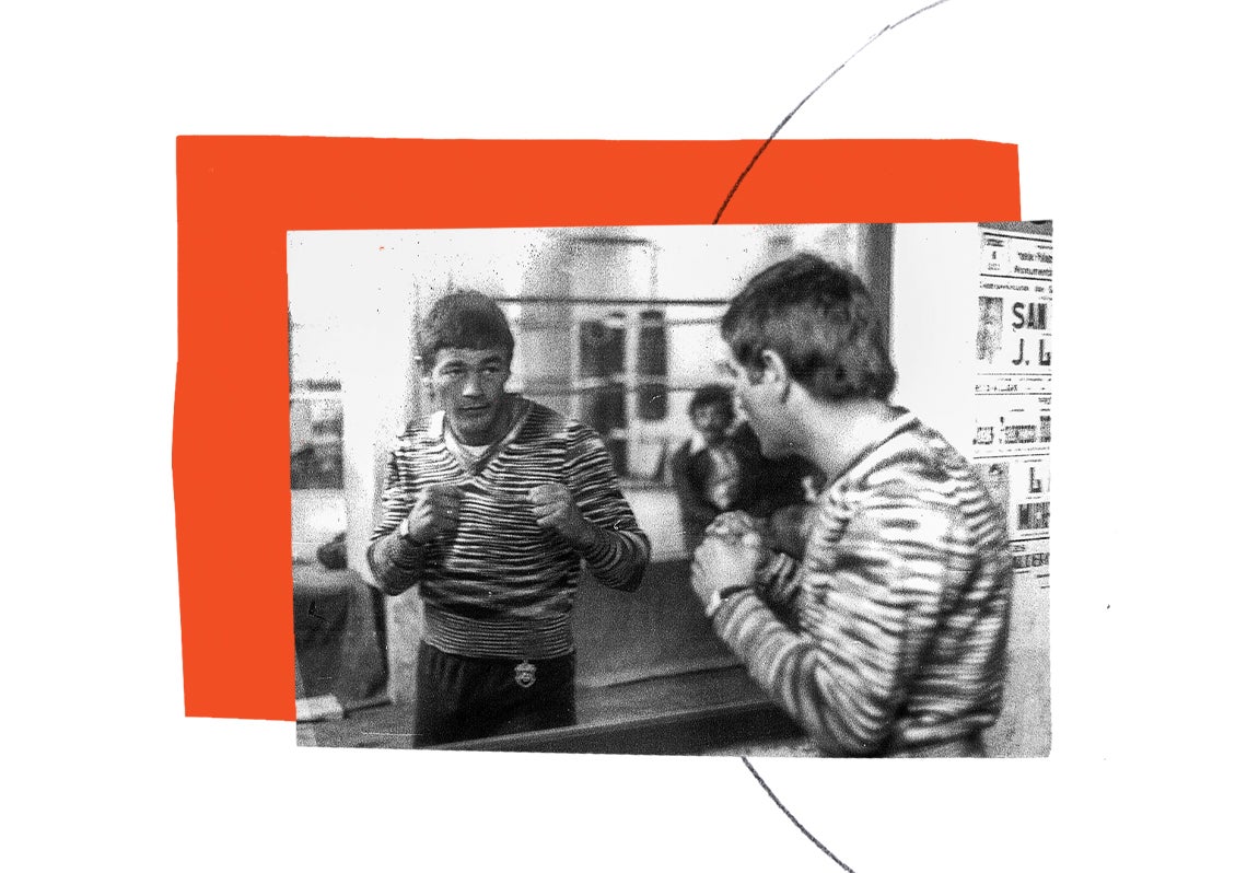 Una sesión de fotos en el rudimentario gimnasio de la época.