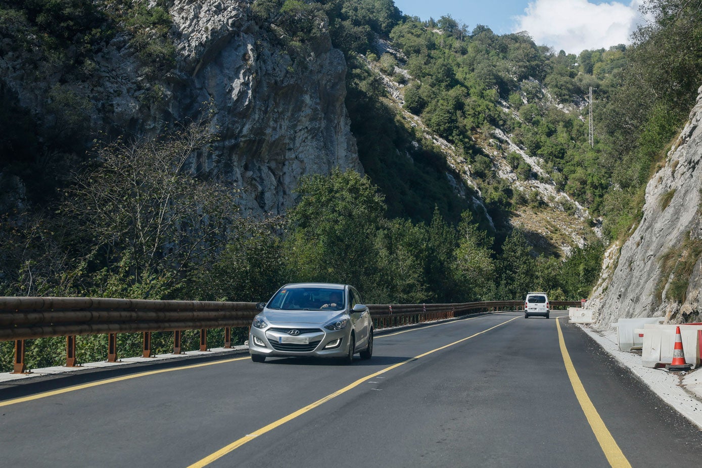 En las zonas que ya están reformadas, la mejora de la carretera es evidente.