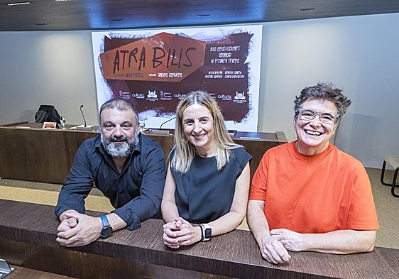 Sandro Cordero, Isabel Ibarra y Begoña García presentaron la obra en el Palacio de Festivales.