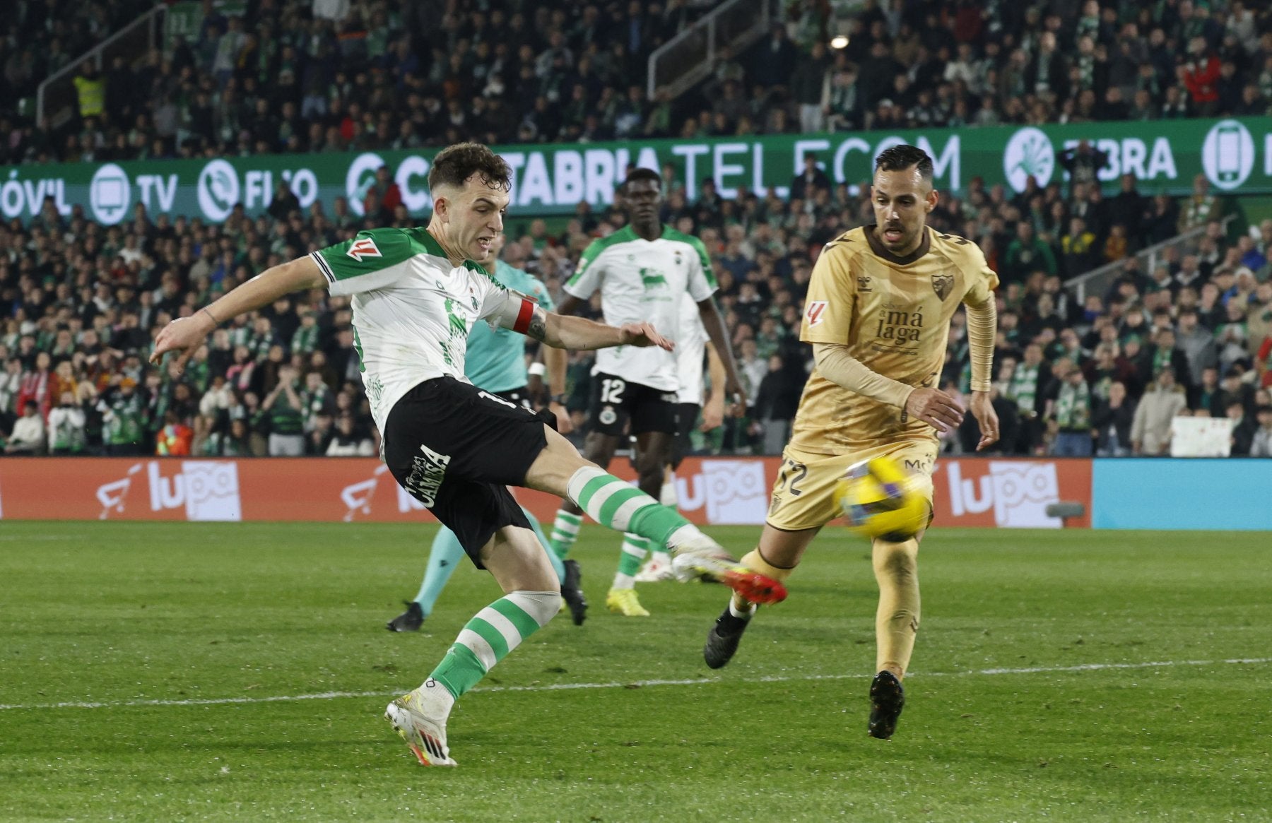 Íñigo Vicente, en el partido que el Racing disputó ante el Málaga el curso pasado en El Sardinero.