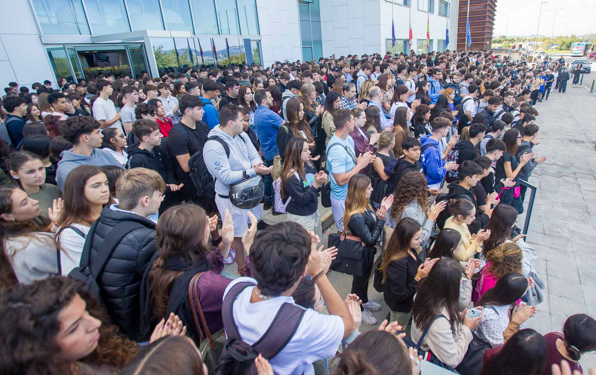 La comunidad universitaria de Uneatlántico guarda un minuto de silencio.