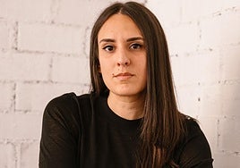 La escritora Lucía Solía Sobral ha dado forma a una novela que evita el maniqueísmo fácil.