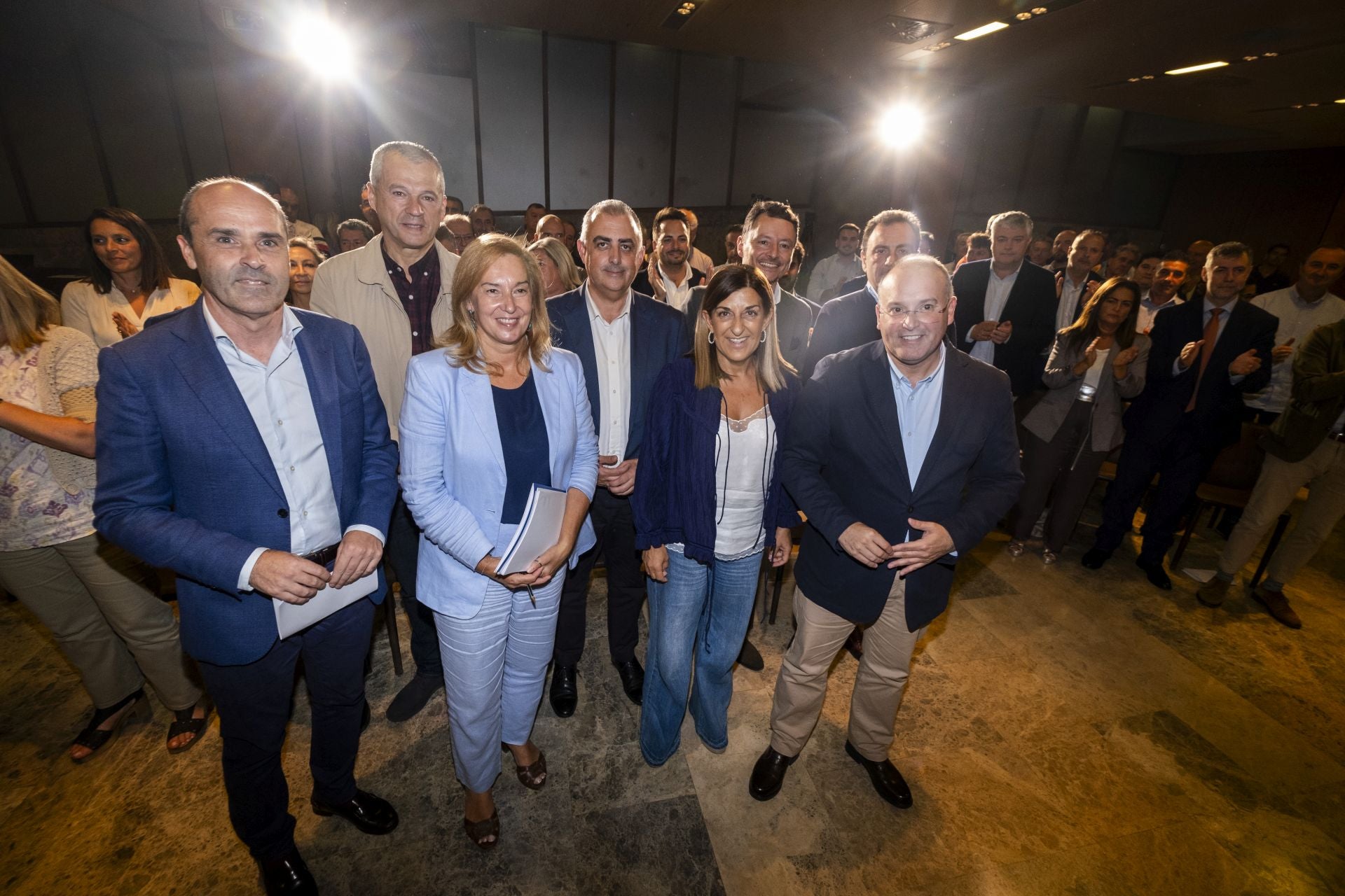Juan José Alonso, Javier Camino, María José González Revuelta, Roberto Media, María José Sáenz de Buruaga, Alejandro Liz, Félix de las Cuevas y Miguel Tellado.