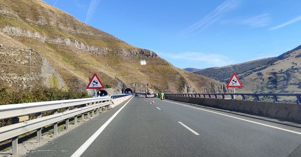 Continúan las obras en el túnel de Lantueno.