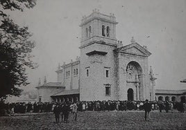 Inauguración del templo de Los Corrales el 3 de octubre de 1925.