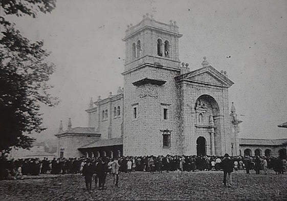 Inauguración del templo de Los Corrales el 3 de octubre de 1925.