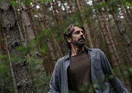 Eduardo Noriega, en una escena de 'Parecido a un asesinato' que se rodó entre Valencia y el Pirineo de Huesca.